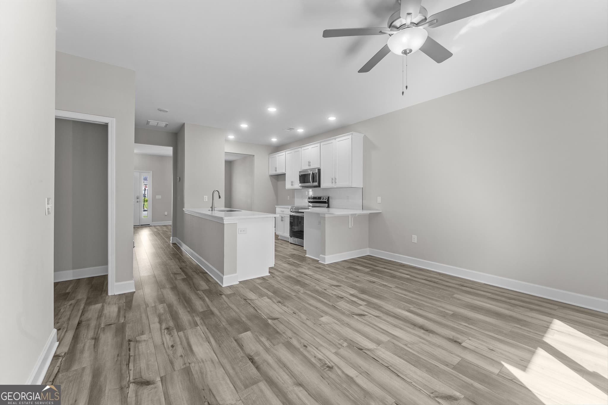 4 bedroom, 2.5 bathroom, 1,694 sq ft townhouse for sale at 220 Haisley Run, Guyton, GA 31312 — photo 7