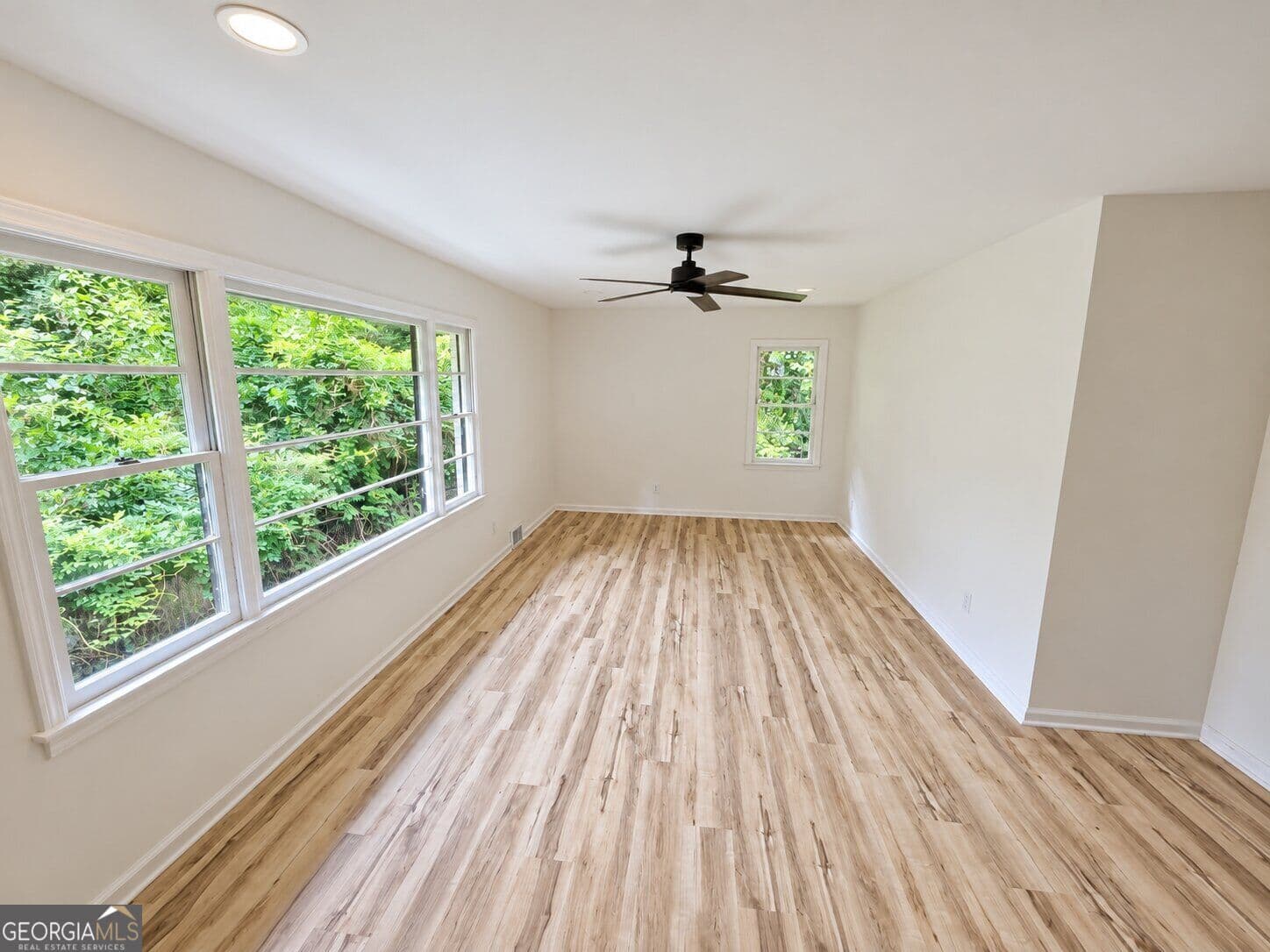 3 bedroom, 2 bathroom, 1,135 sq ft single family residence for sale at 3565 Glenwood Road, Decatur, GA 30032 — photo 2