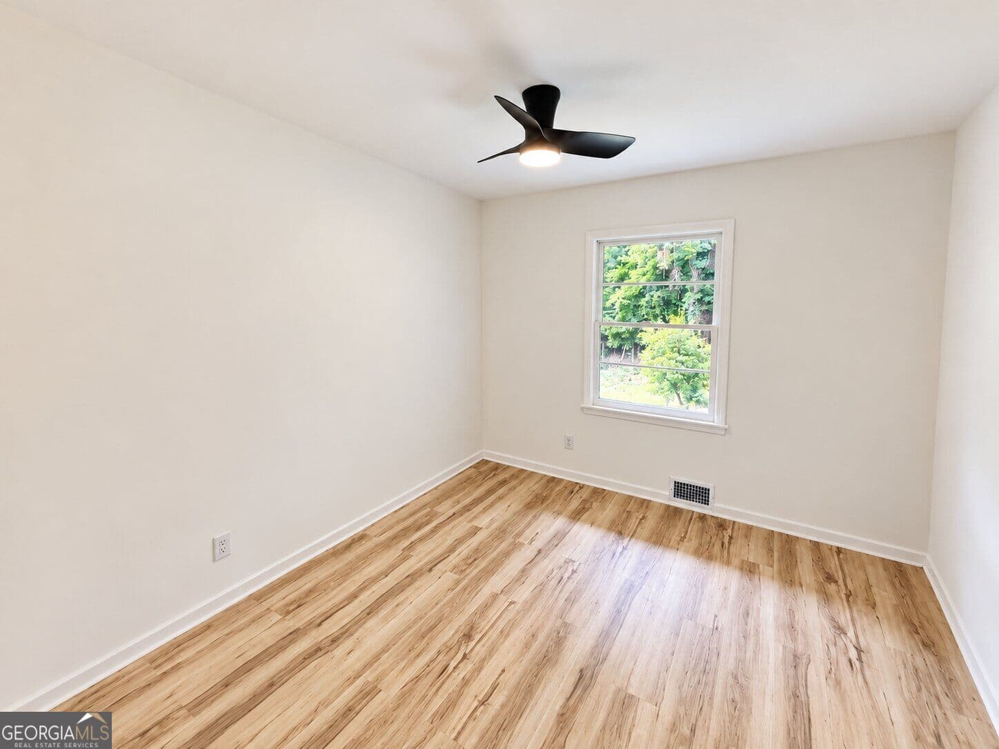 3 bedroom, 2 bathroom, 1,135 sq ft single family residence for sale at 3565 Glenwood Road, Decatur, GA 30032 — photo 6