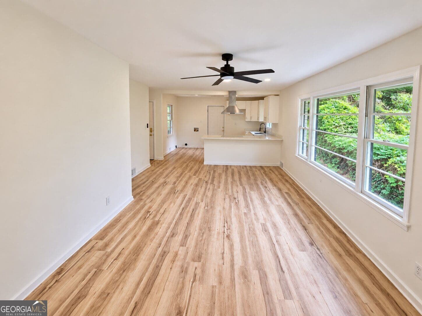 3 bedroom, 2 bathroom, 1,135 sq ft single family residence for sale at 3565 Glenwood Road, Decatur, GA 30032 — photo 3
