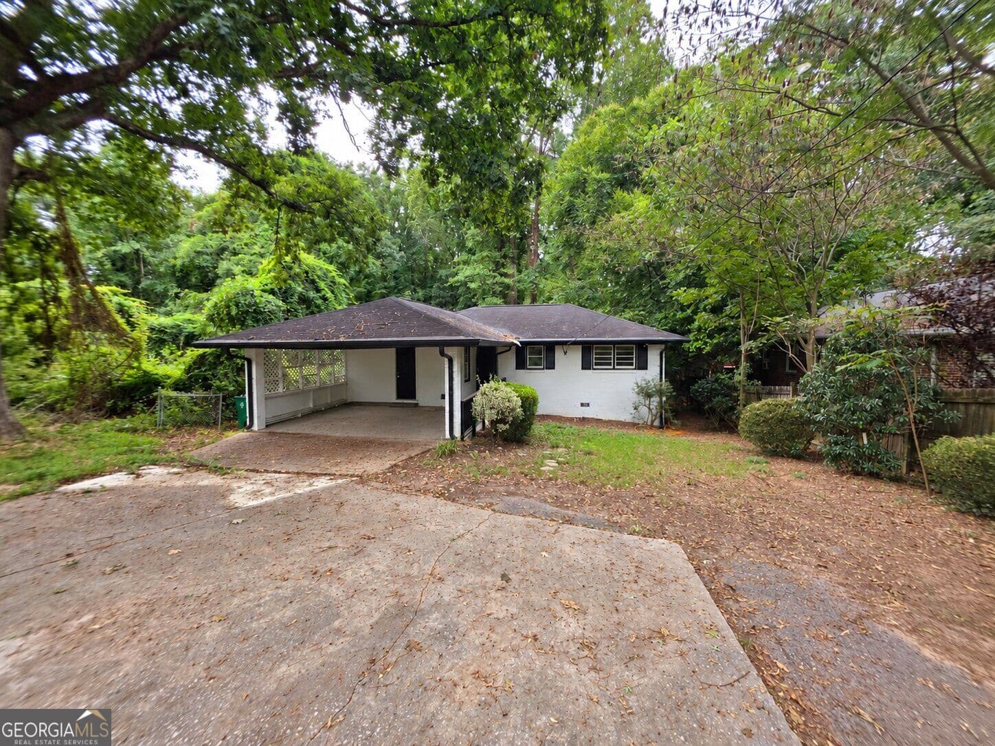 3 bedroom, 2 bathroom, 1,135 sq ft single family residence for sale at 3565 Glenwood Road, Decatur, GA 30032 — photo 1 of 15