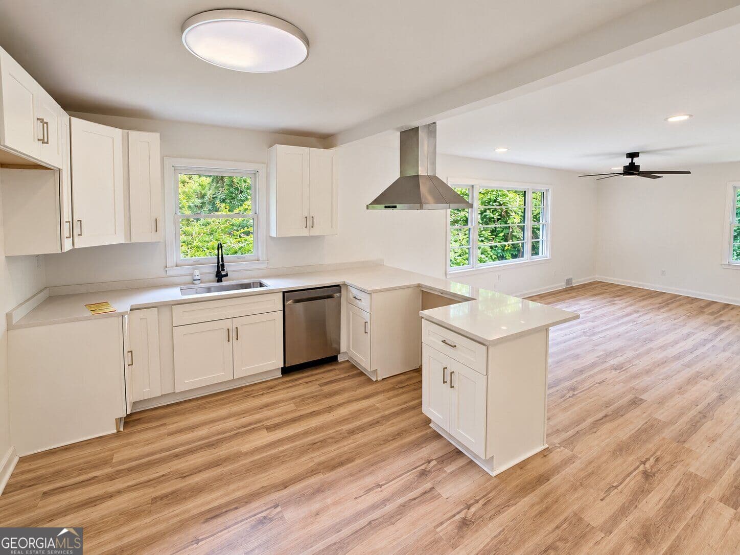3 bedroom, 2 bathroom, 1,135 sq ft single family residence for sale at 3565 Glenwood Road, Decatur, GA 30032 — photo 4