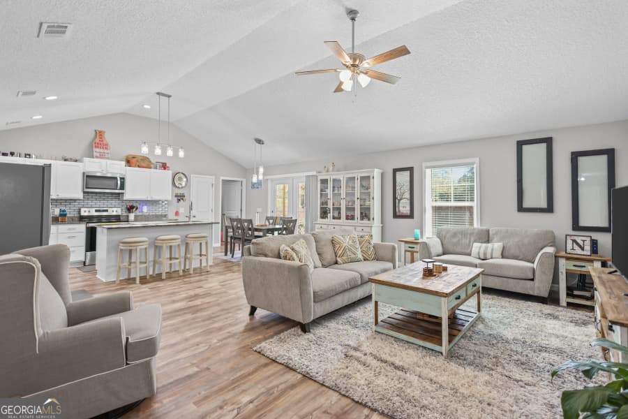 3 bedroom, 2 bathroom, 1,651 sq ft single family residence for sale at 192 Hummingbird Lane, Jesup, GA 31545 — photo 6