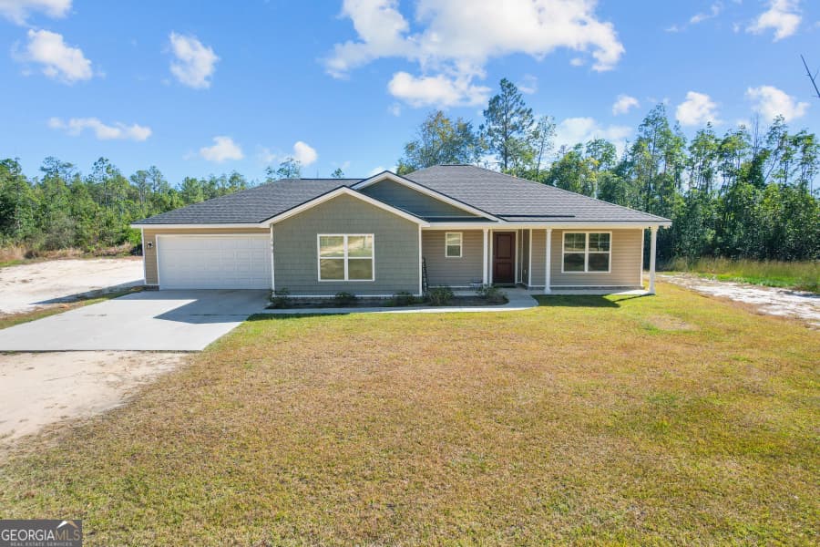 3 bedroom, 2 bathroom, 1,651 sq ft single family residence for sale at 192 Hummingbird Lane, Jesup, GA 31545