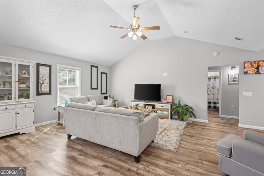 3 bedroom, 2 bathroom, 1,651 sq ft single family residence for sale at 192 Hummingbird Lane, Jesup, GA 31545 — photo 8