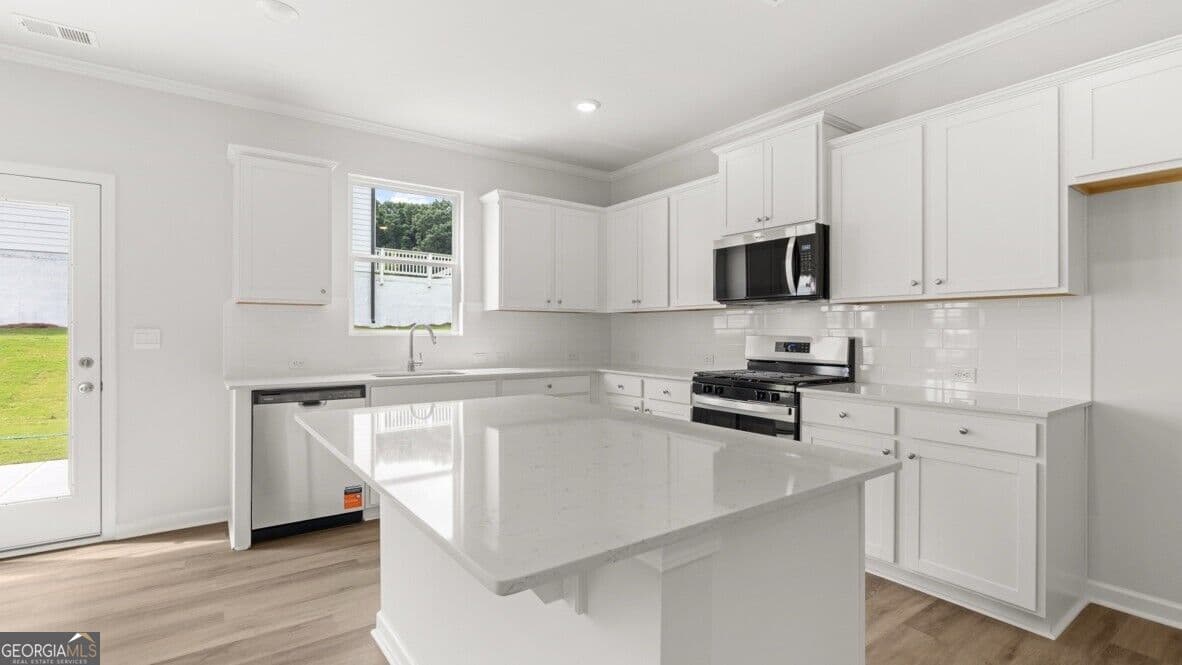 5 bedroom, 3 bathroom, 2,804 sq ft single family residence for sale at 176 Supreme Court, Braselton, GA 30517 — photo 5