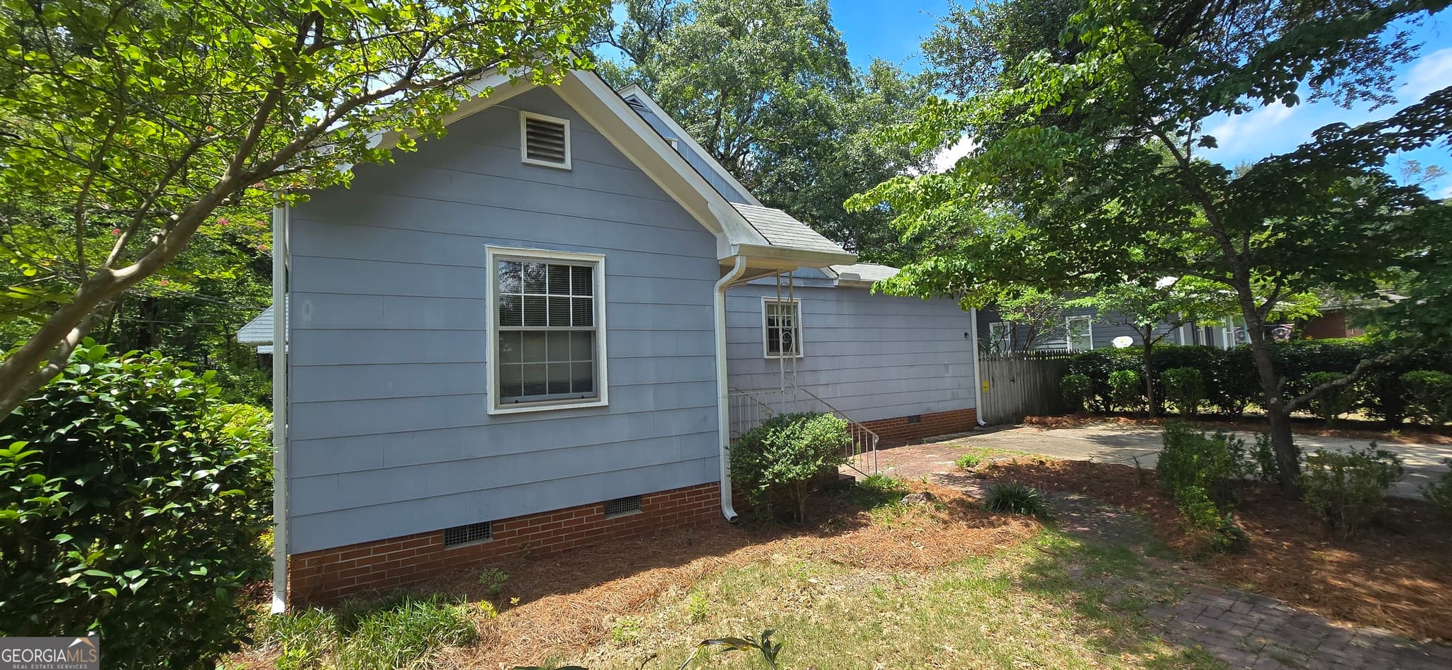 4 bedroom, 2 bathroom, 2,357 sq ft single family residence under contract at 210 Penn Avenue, Dublin, GA 31021 — photo 2