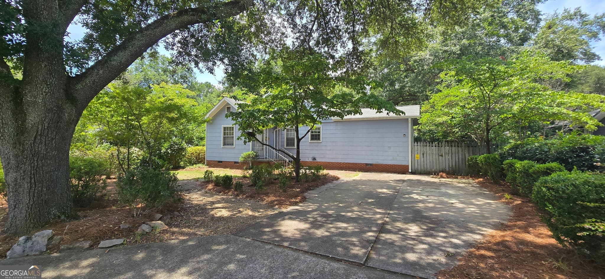 4 bedroom, 2 bathroom, 2,357 sq ft single family residence under contract at 210 Penn Avenue, Dublin, GA 31021