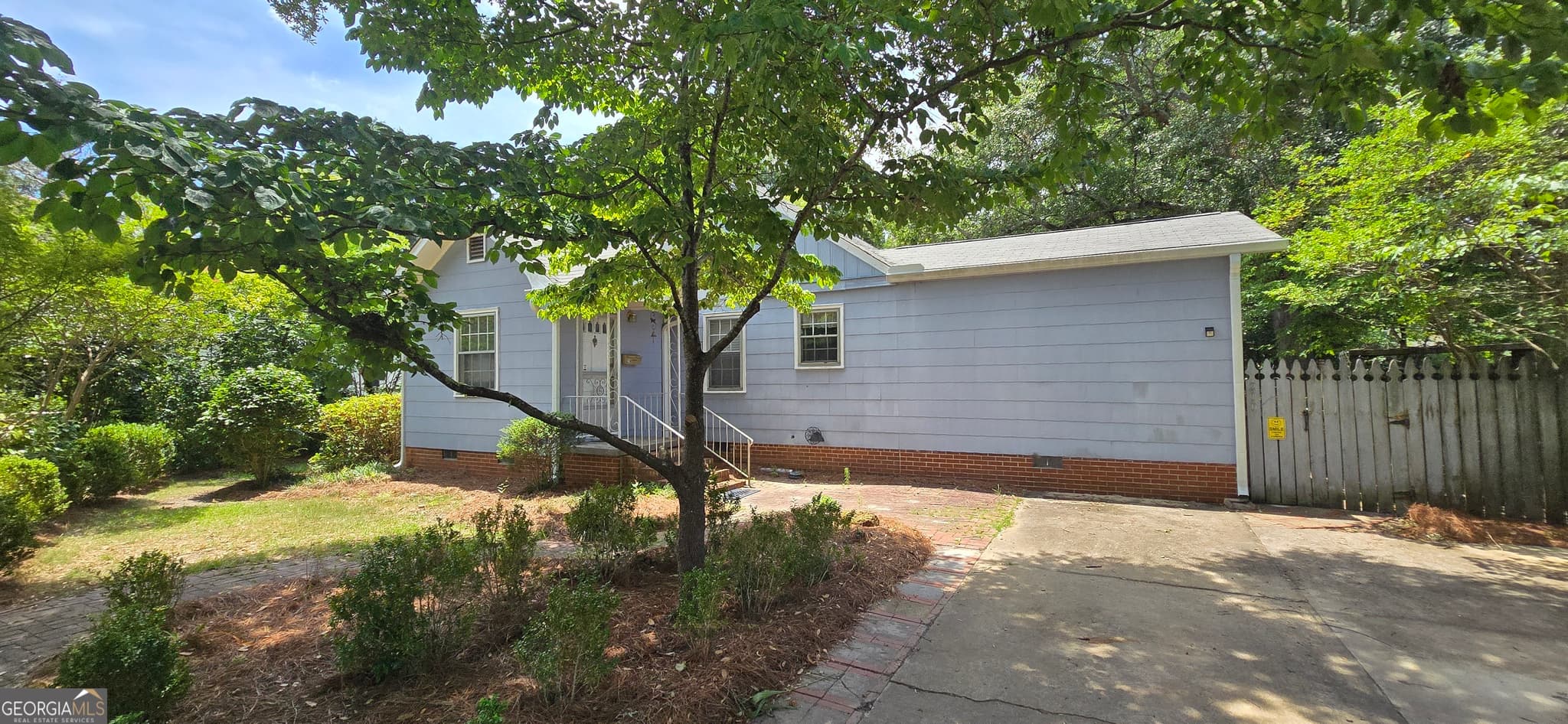 4 bedroom, 2 bathroom, 2,357 sq ft single family residence under contract at 210 Penn Avenue, Dublin, GA 31021 — photo 4
