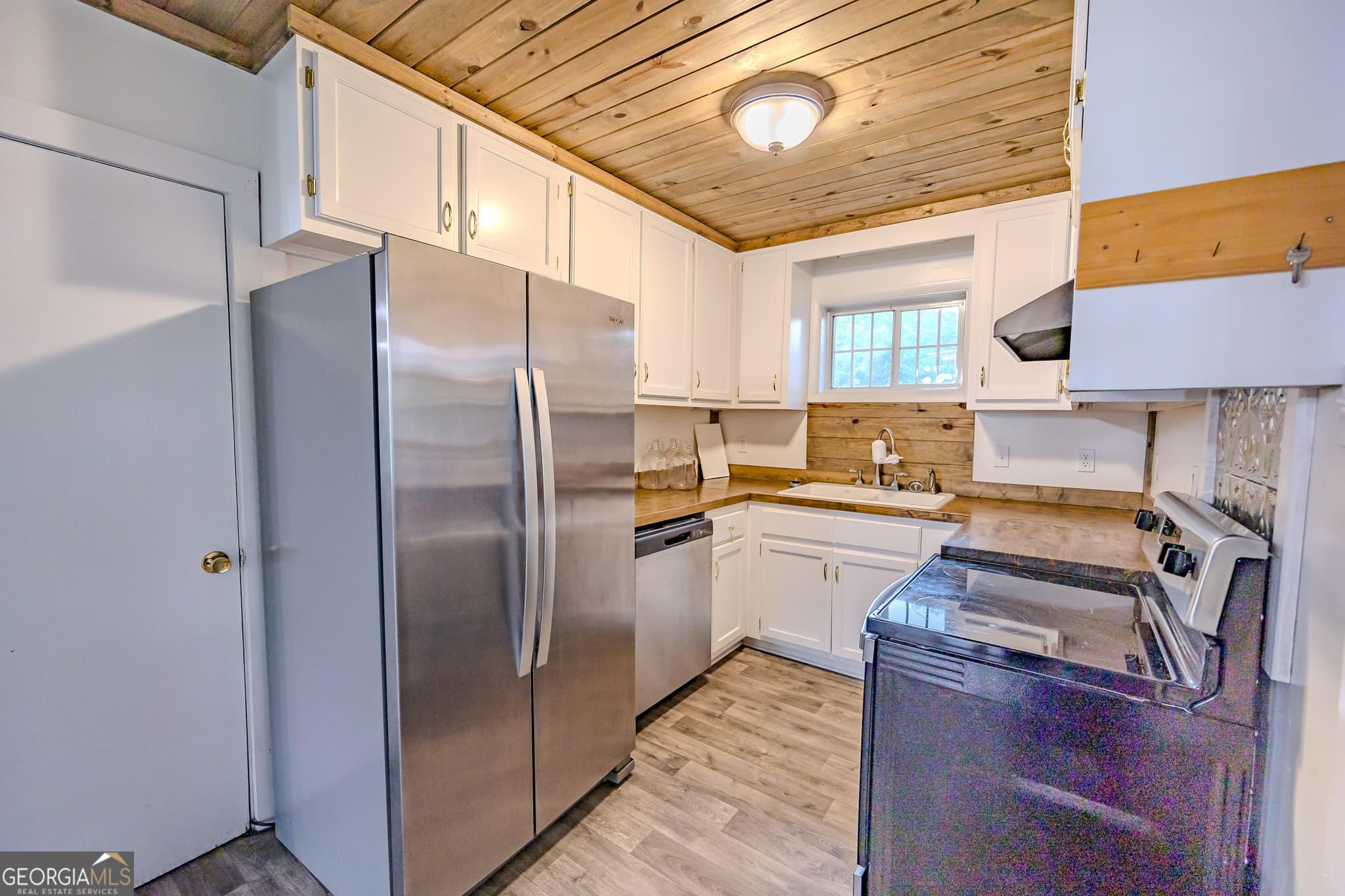 2 bedroom, 2 bathroom, 1,120 sq ft single family residence for sale at 10 W Graham Street, Mcrae-Helena, GA 31055 — photo 4