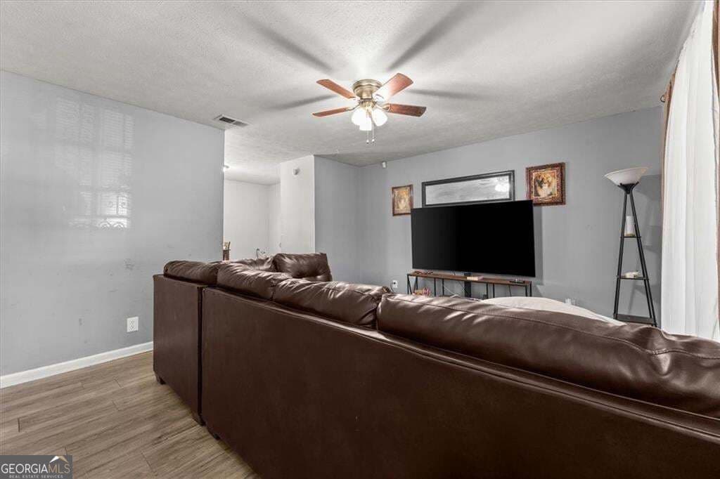 3 bedroom, 2 bathroom, 1,025 sq ft single family residence for sale at 4274 W Oak Drive, Macon, GA 31210 — photo 3