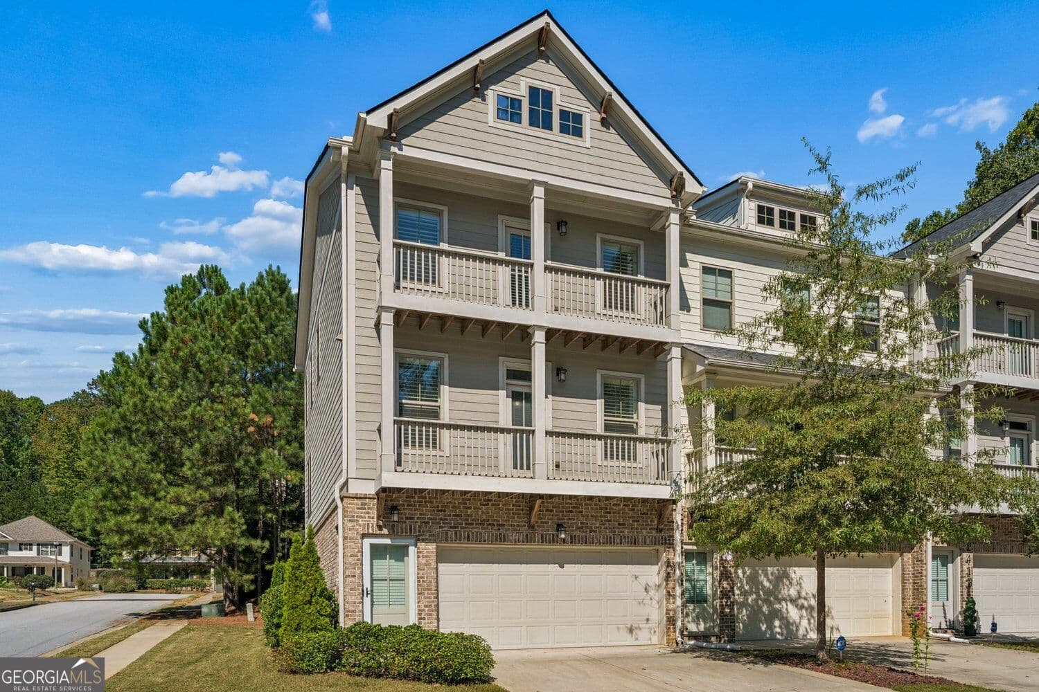 3 bedroom, 3.5 bathroom, 2,045 sq ft townhouse for sale at 2417 Misty Hollow Place, College Park, GA 30337 — photo 2