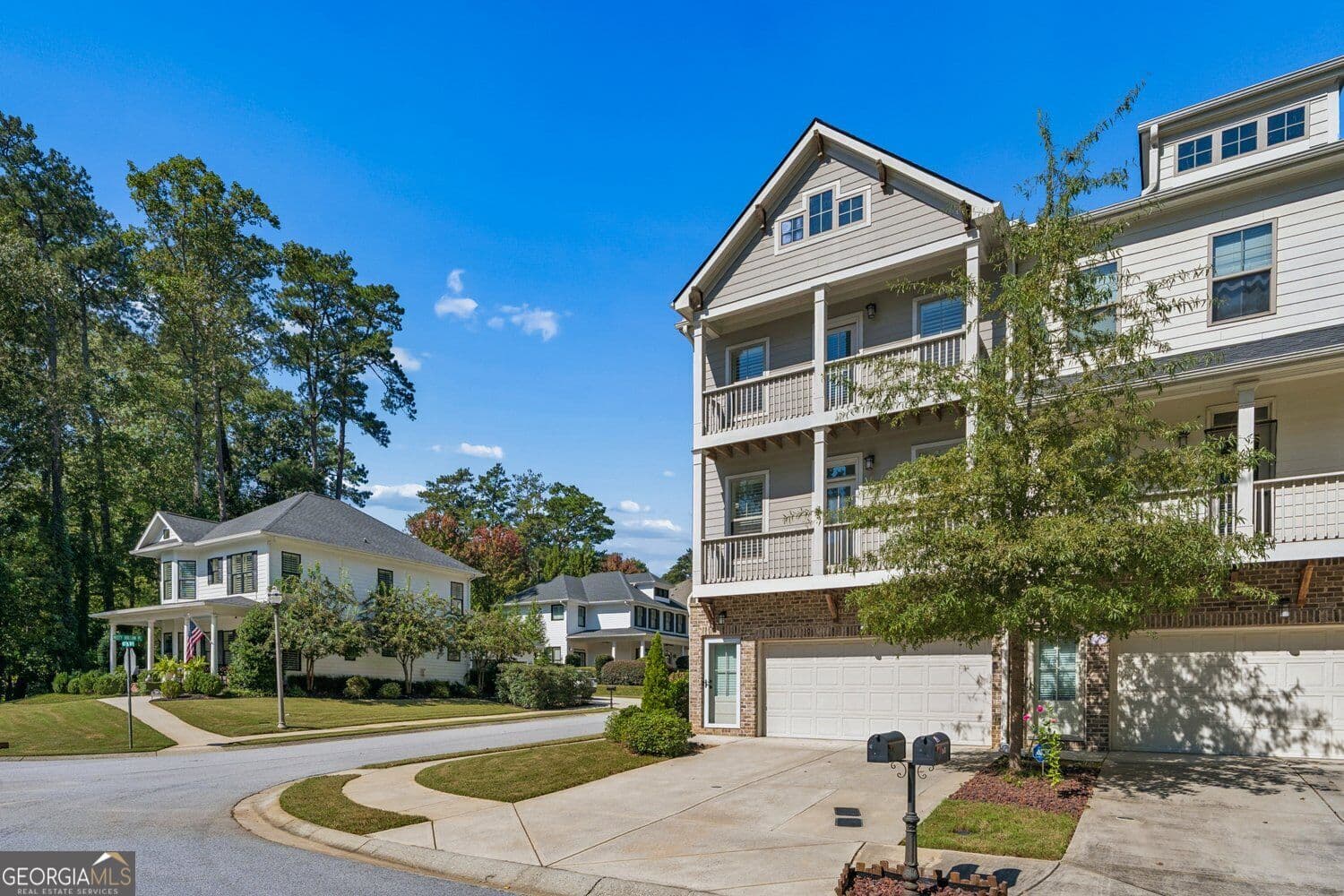 3 bedroom, 3.5 bathroom, 2,045 sq ft townhouse for sale at 2417 Misty Hollow Place, College Park, GA 30337 — photo 4