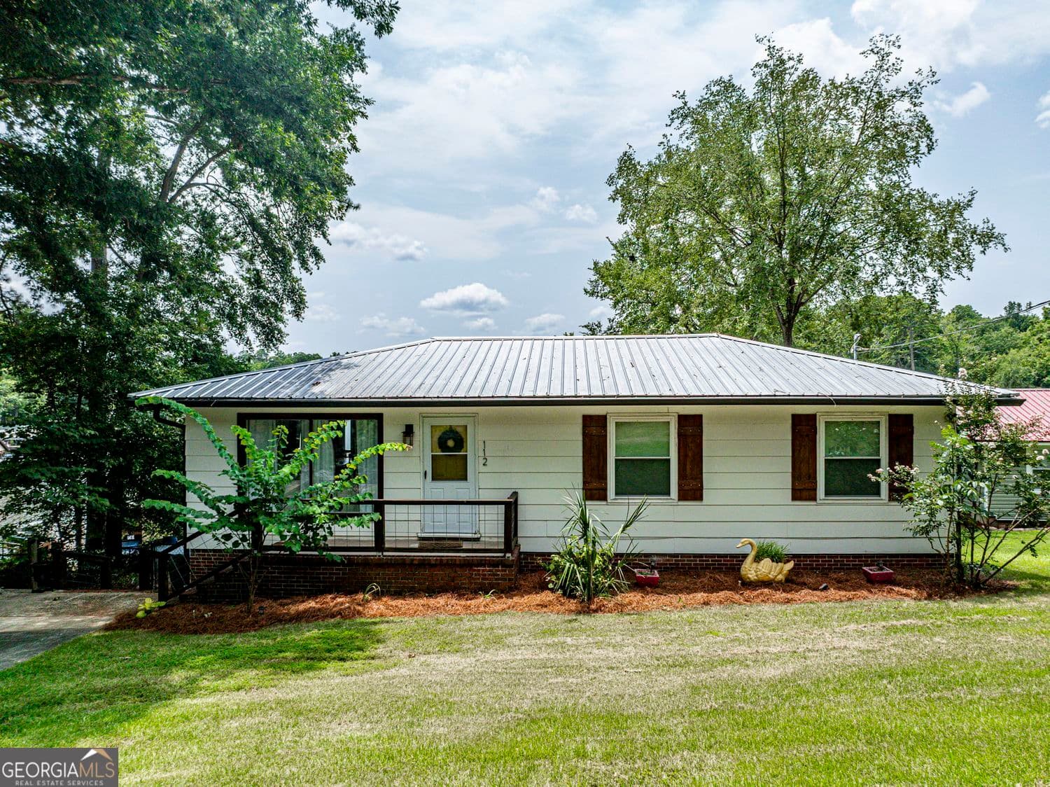 3 bedroom, 2 bathroom, 1,680 sq ft single family residence for sale at 112 Oak Lane, Eatonton, GA 31024 — photo 2