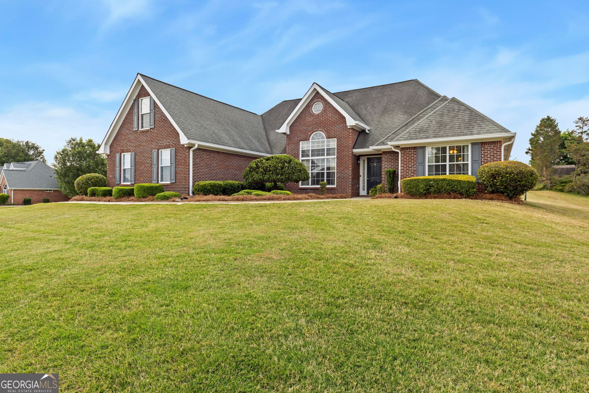 3 bedroom, 2 bathroom, 2,197 sq ft single family residence for sale at 800 Karie Drive, Mcdonough, GA 30253 — photo 2