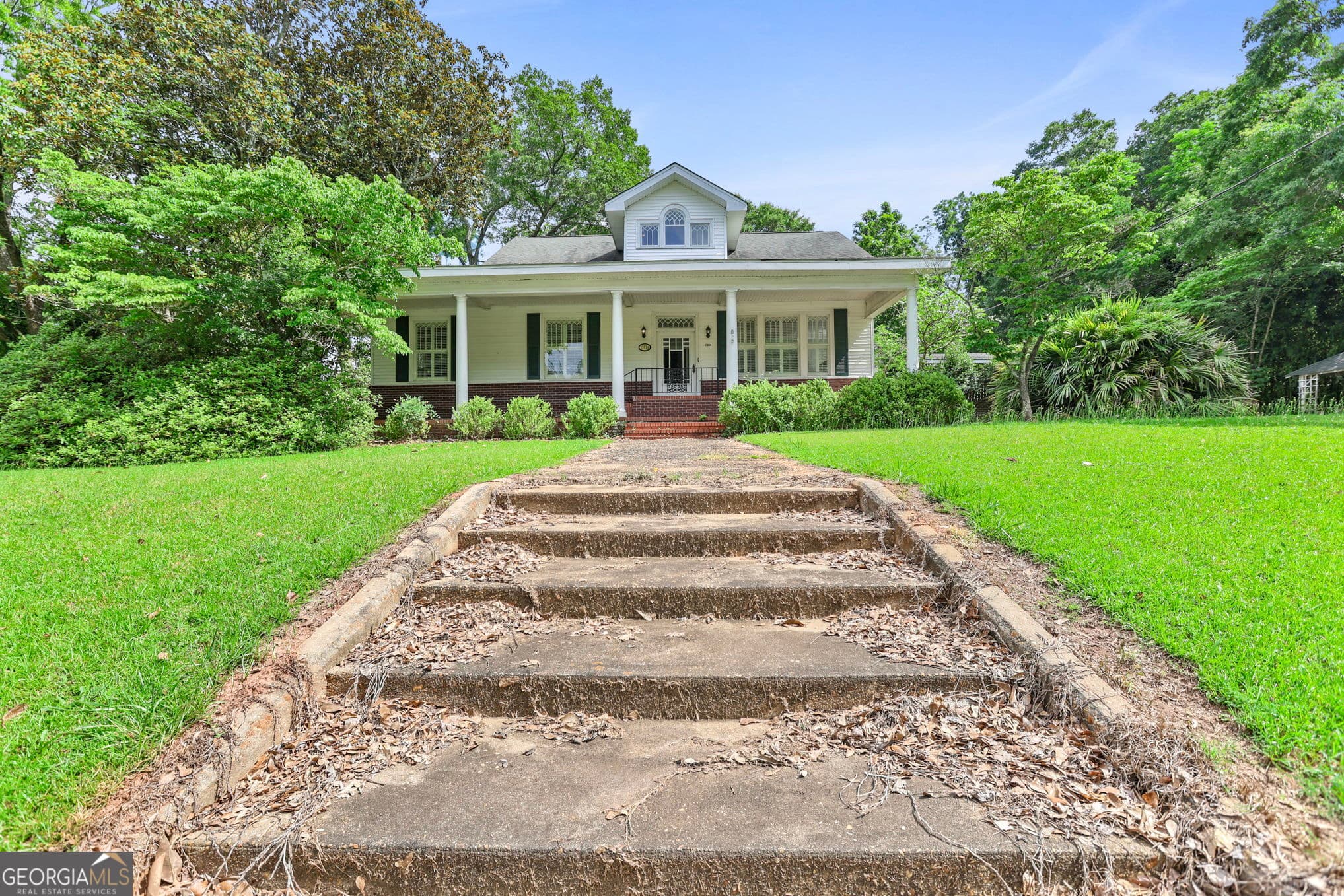 5 bedroom, 3 bathroom, 4,138 sq ft single family residence for sale at 17834 Main Street, Woodbury, GA 30293 — photo 3