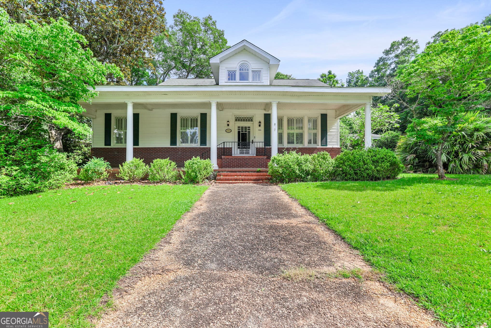 5 bedroom, 3 bathroom, 4,138 sq ft single family residence for sale at 17834 Main Street, Woodbury, GA 30293