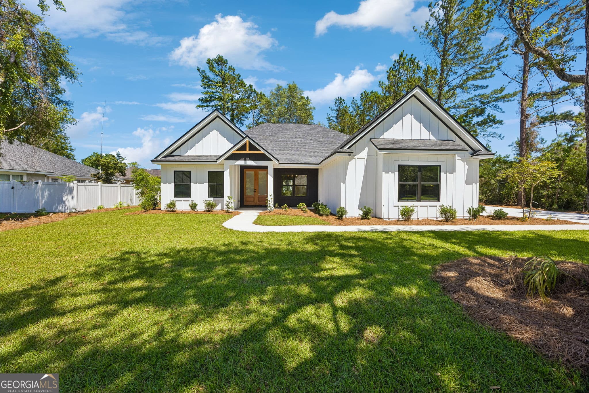 4 bedroom, 3 bathroom, 2,234 sq ft single family residence for sale at 102 Tidewater Circle, Kingsland, GA 31548 — photo 4