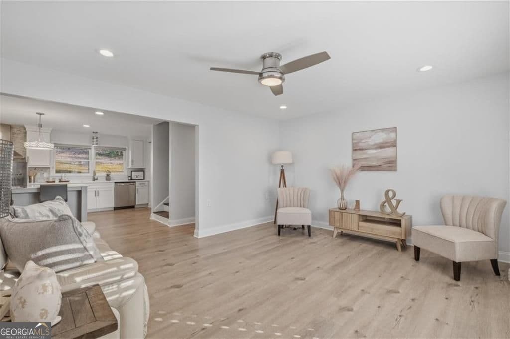 3 bedroom, 2 bathroom, 1,725 sq ft single family residence for sale at 145 Mountain View Road, Rome, GA 30161 — photo 3