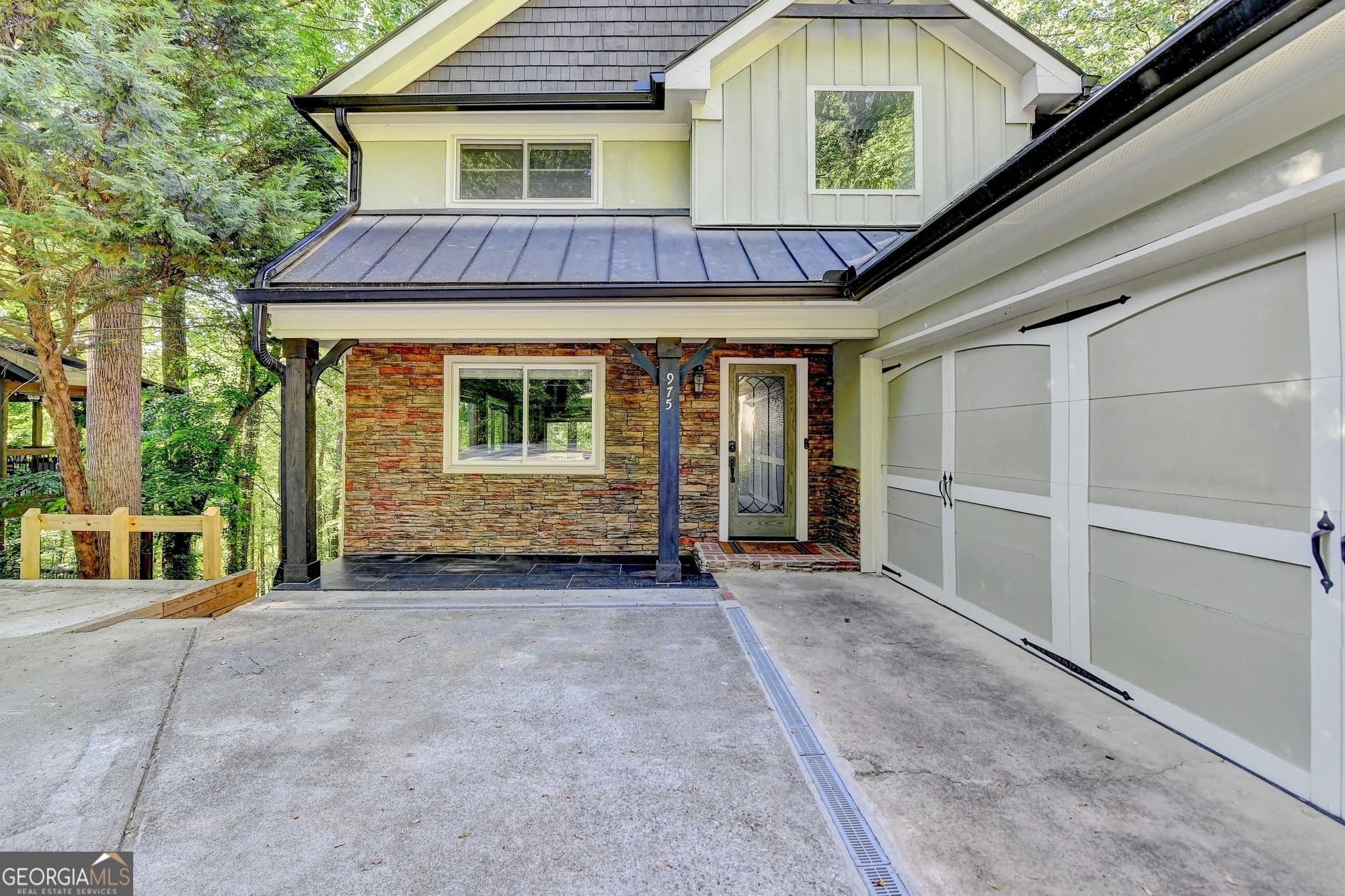 4 bedroom, 4 bathroom, 2,408 sq ft single family residence for sale at 975 Timber Lake Trail, Cumming, GA 30041 — photo 5