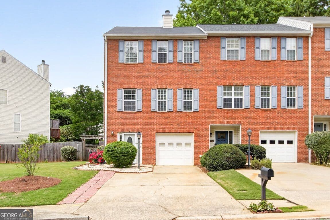 3 bedroom, 3.5 bathroom, 2,061 sq ft townhouse for sale at 2484 Stonegate Drive, Acworth, GA 30101 — photo 1 of 49