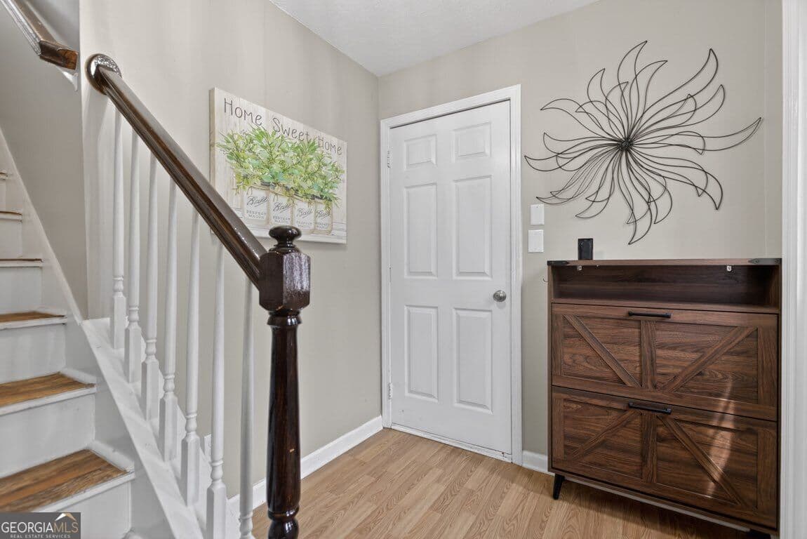 3 bedroom, 3.5 bathroom, 2,061 sq ft townhouse for sale at 2484 Stonegate Drive, Acworth, GA 30101 — photo 5