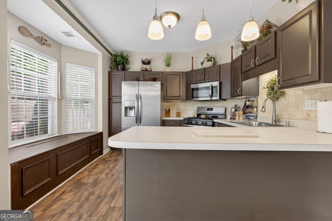 3 bedroom, 3.5 bathroom, 2,061 sq ft townhouse for sale at 2484 Stonegate Drive, Acworth, GA 30101 — photo 9