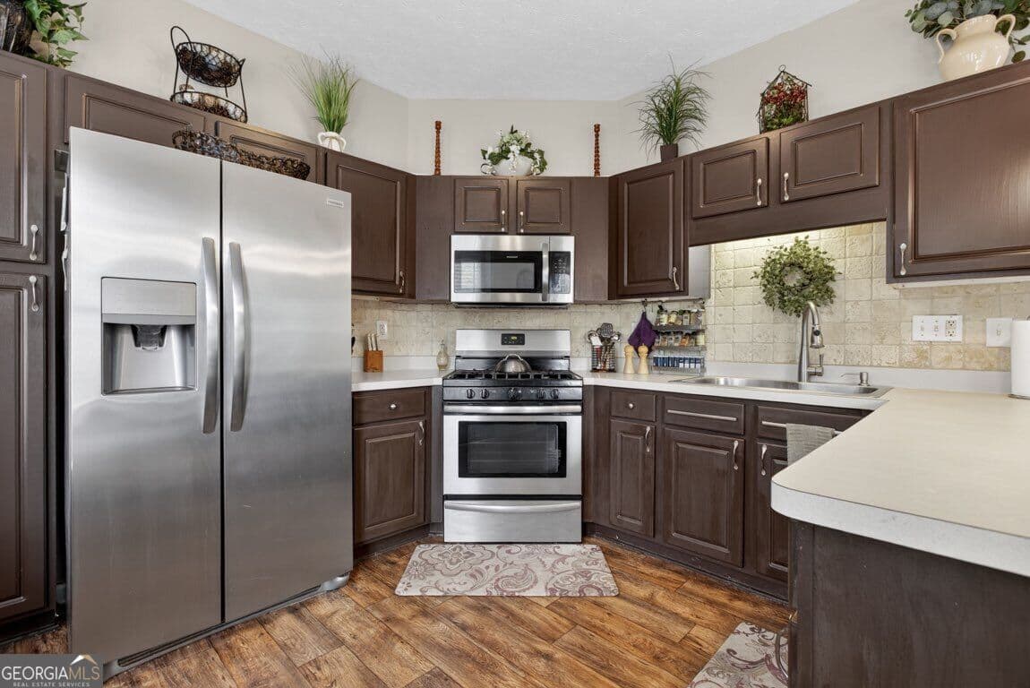 3 bedroom, 3.5 bathroom, 2,061 sq ft townhouse for sale at 2484 Stonegate Drive, Acworth, GA 30101 — photo 10