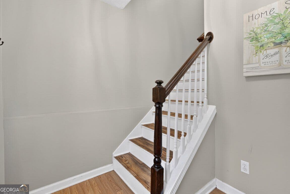 3 bedroom, 3.5 bathroom, 2,061 sq ft townhouse for sale at 2484 Stonegate Drive, Acworth, GA 30101 — photo 4