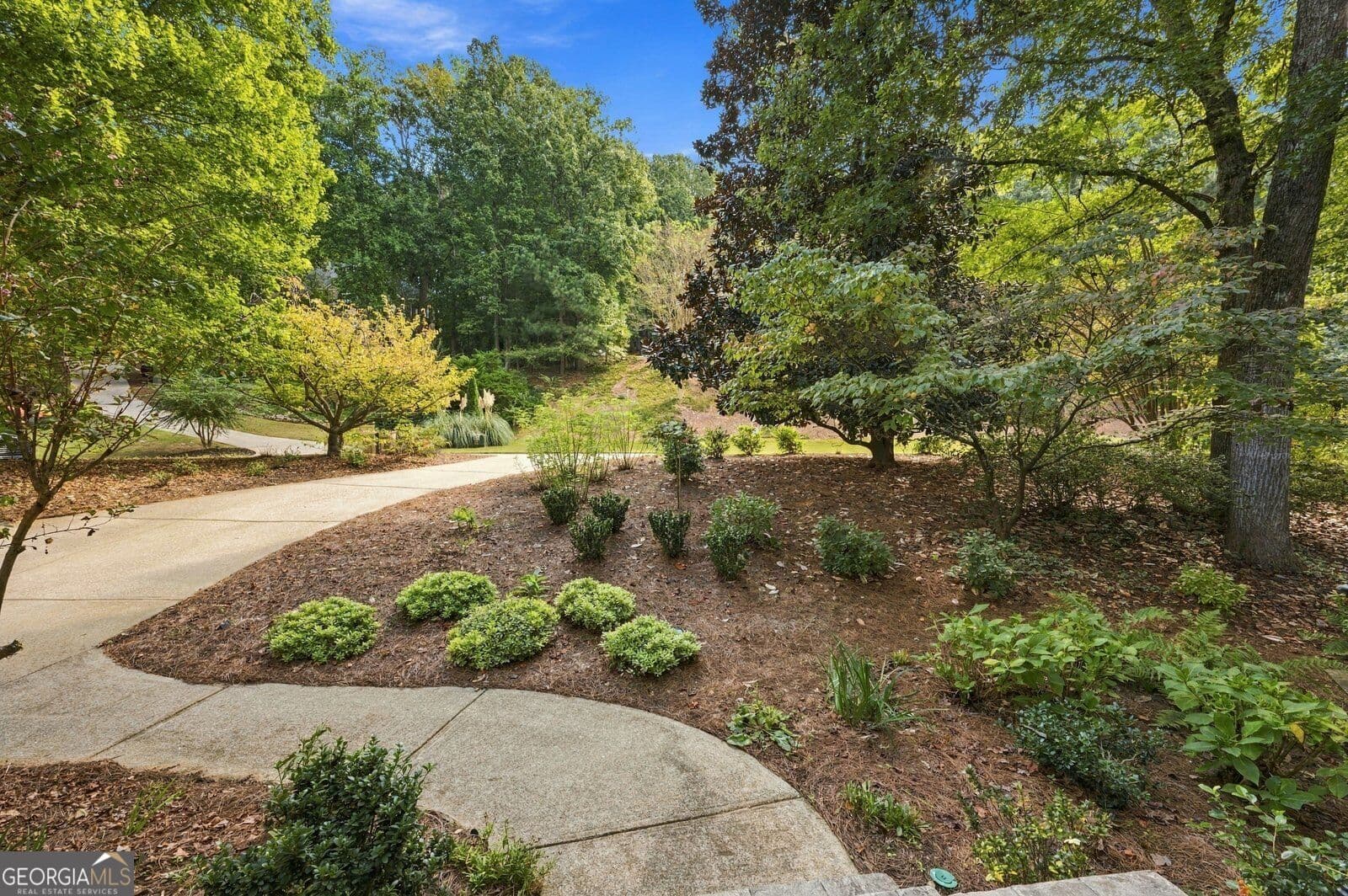 4 bedroom, 3.5 bathroom, 3,307 sq ft single family residence for sale at 1250 Spring Oak Way, Cumming, GA 30041 — photo 4