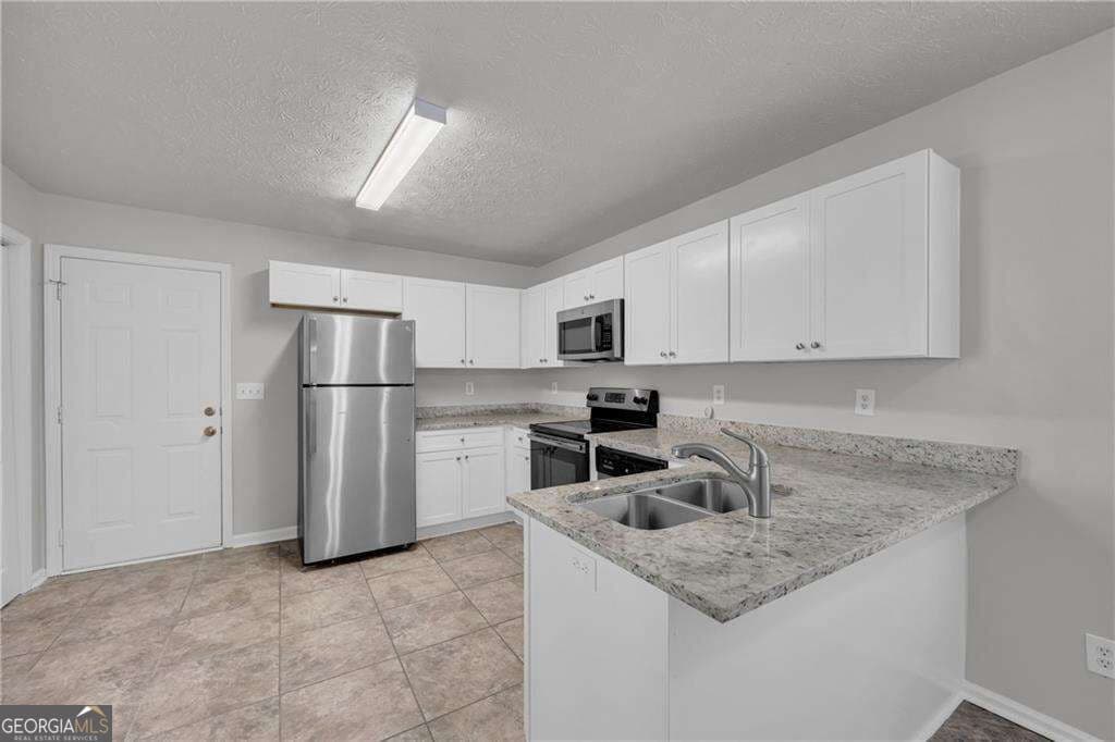 4 bedroom, 2.5 bathroom, 2,298 sq ft single family residence for sale at 1450 Timber Walk Drive, Loganville, GA 30052 — photo 6