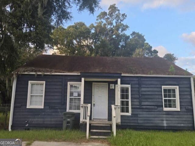 3 bedroom, 2 bathroom, 1,338 sq ft single family residence for sale at 936 Staley Avenue, Savannah, GA 31405 — photo 1 of 8