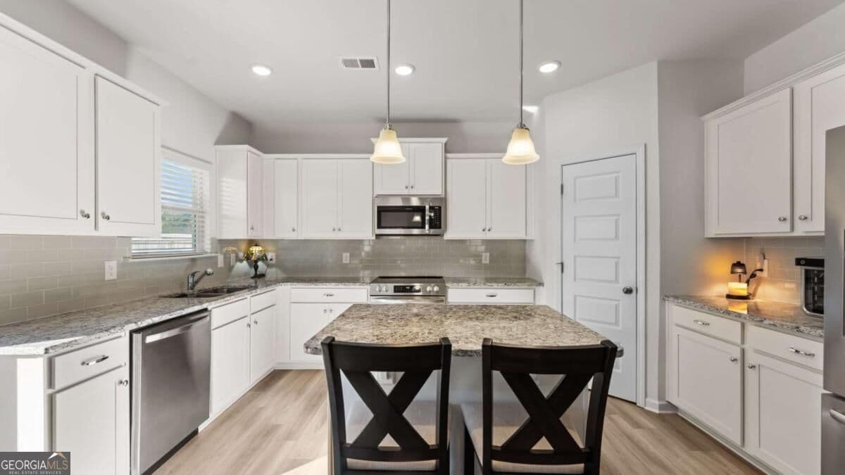 4 bedroom, 2.5 bathroom, 2,230 sq ft single family residence for sale at 51 Bennett Way, Rome, GA 30161 — photo 3