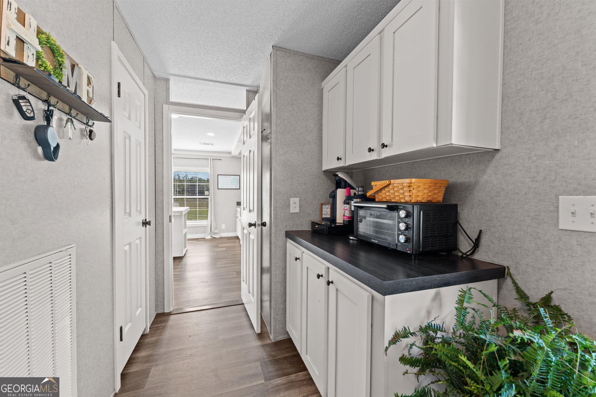 3 bedroom, 2 bathroom, 1,856 sq ft manufactured home,single family residence for sale at 916 E Flournoy Road, Hawkinsville, GA 31036 — photo 8