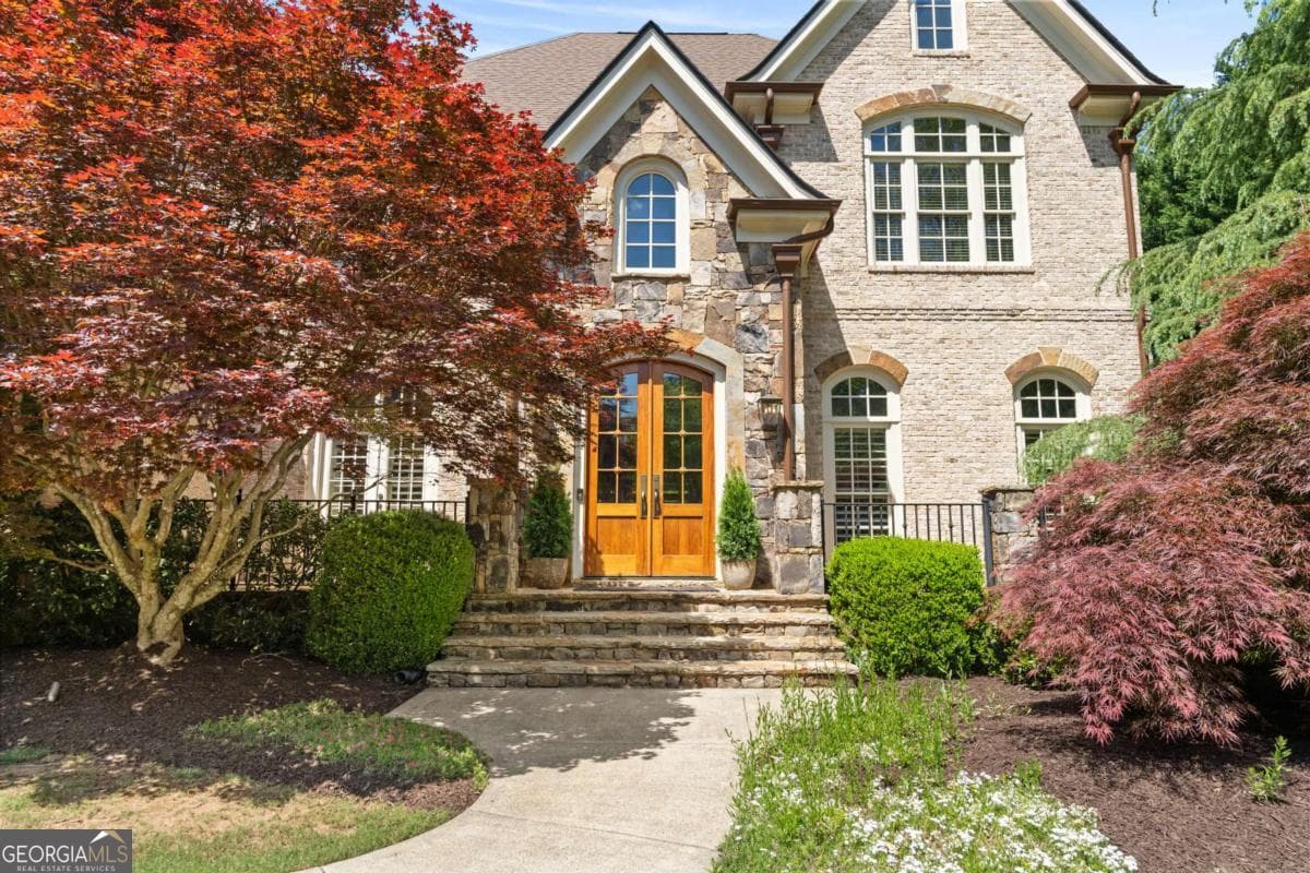 6 bedroom, 5.5 bathroom, 7,834 sq ft single family residence for sale at 3080 Creek Tree Lane, Cumming, GA 30041 — photo 2