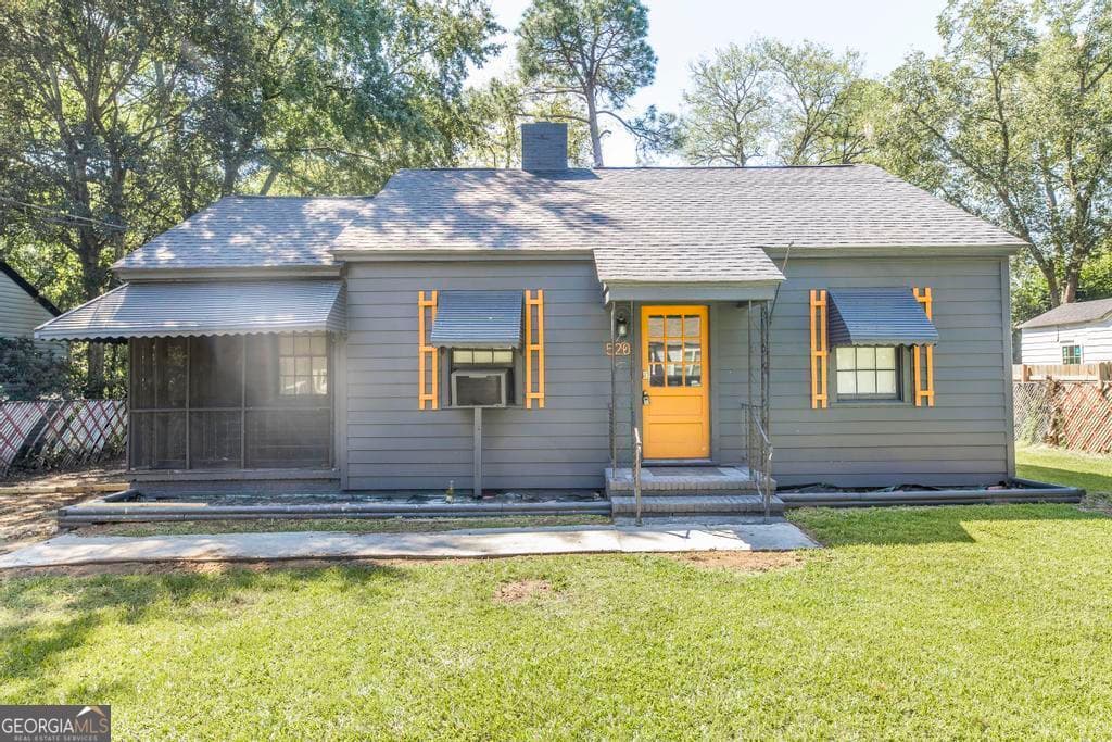3 bedroom, 2 bathroom, 939 sq ft single family residence for sale at 520 VILLA ESTA Circle, Macon, GA 31206