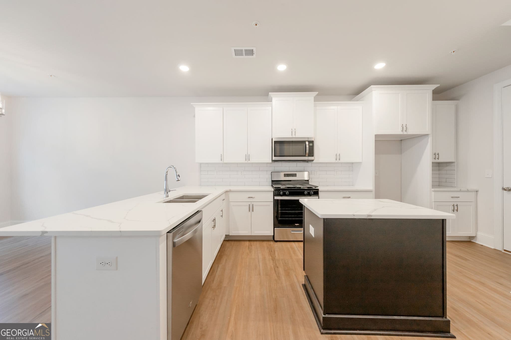 3 bedroom, 2.5 bathroom, 2,025 sq ft single family residence for sale at 1644 Crestcreek Court, Marietta, GA 30008 — photo 7