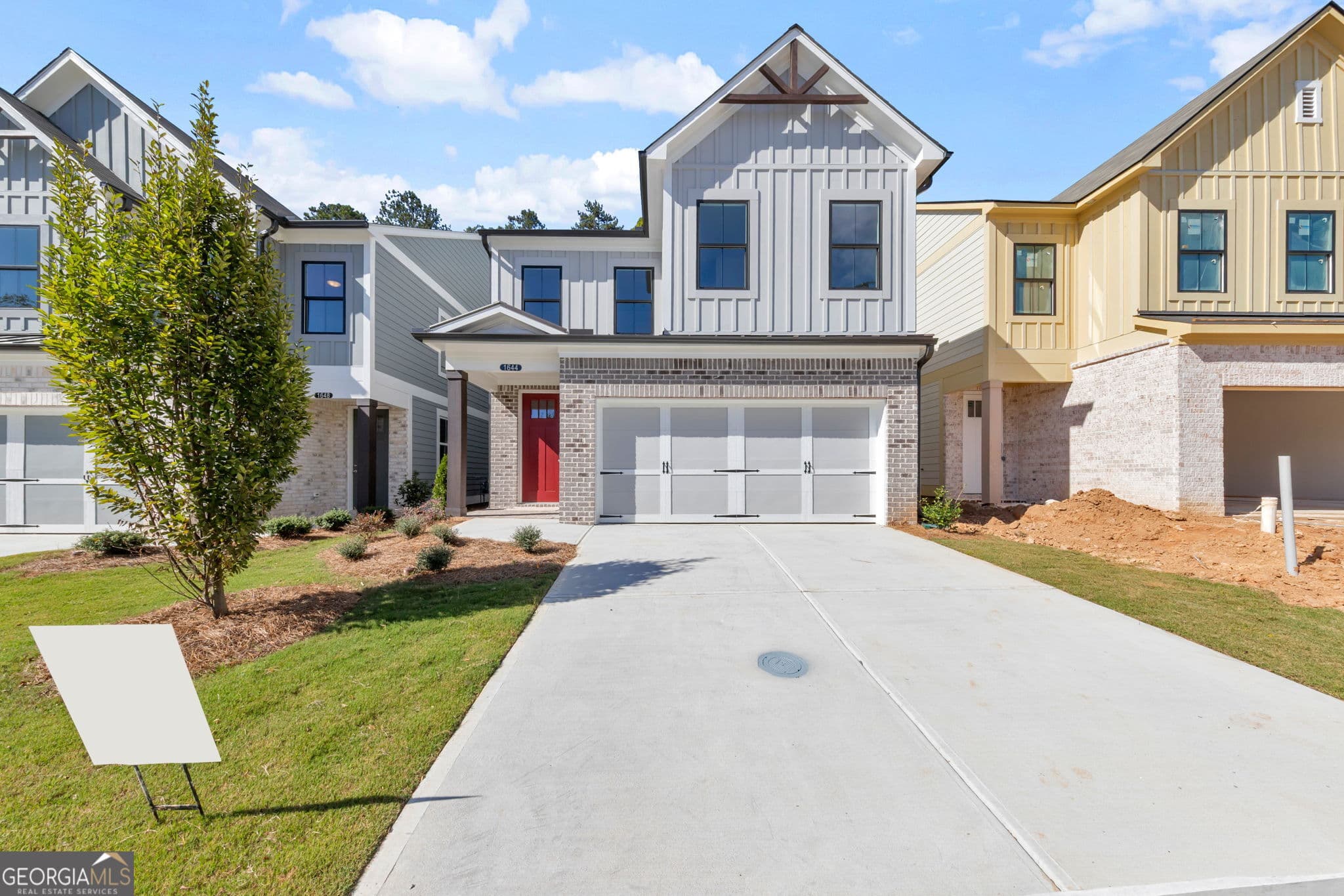 3 bedroom, 2.5 bathroom, 2,025 sq ft single family residence for sale at 1644 Crestcreek Court, Marietta, GA 30008 — photo 1 of 26