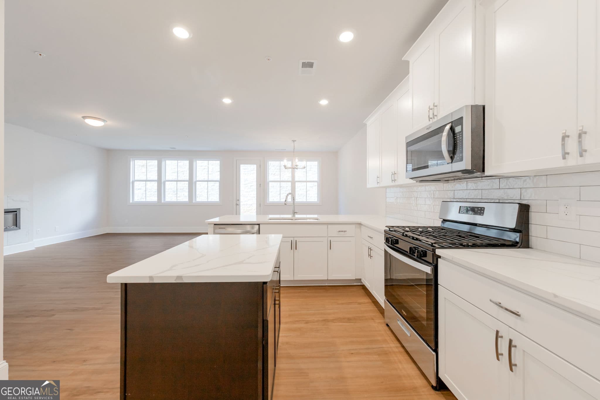 3 bedroom, 2.5 bathroom, 2,025 sq ft single family residence for sale at 1644 Crestcreek Court, Marietta, GA 30008 — photo 8
