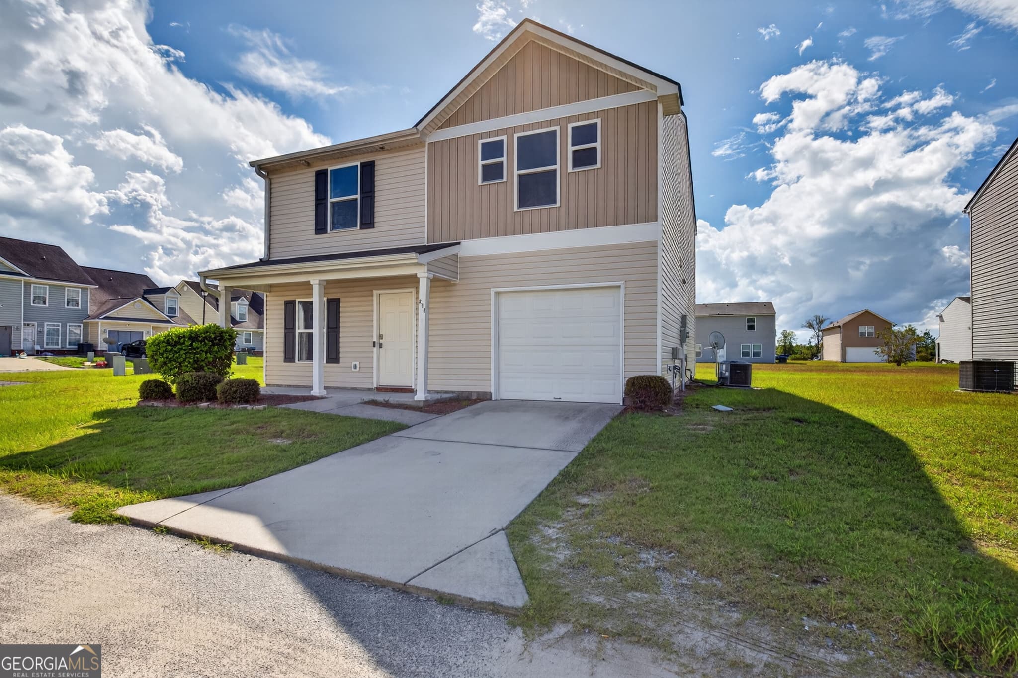 4 bedroom, 2.5 bathroom, 1,800 sq ft single family residence for sale at 215 Barbour Lane, Hinesville, GA 31313 — photo 2
