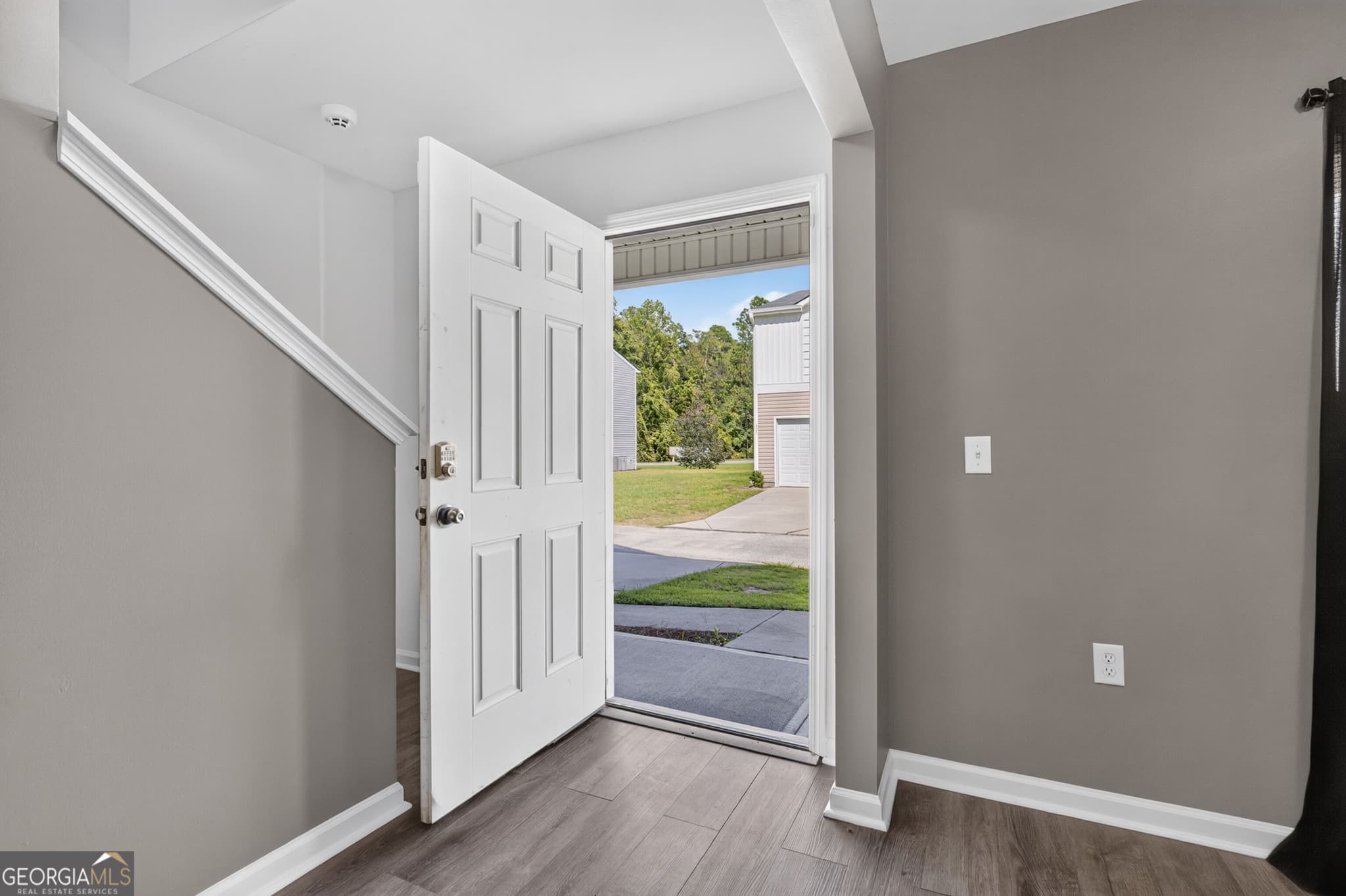 4 bedroom, 2.5 bathroom, 1,800 sq ft single family residence for sale at 215 Barbour Lane, Hinesville, GA 31313 — photo 6