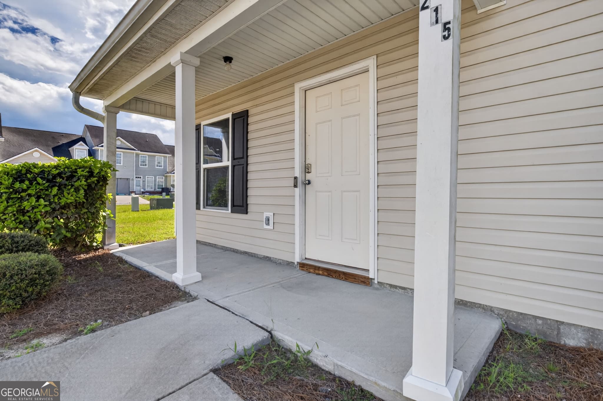 4 bedroom, 2.5 bathroom, 1,800 sq ft single family residence for sale at 215 Barbour Lane, Hinesville, GA 31313 — photo 5
