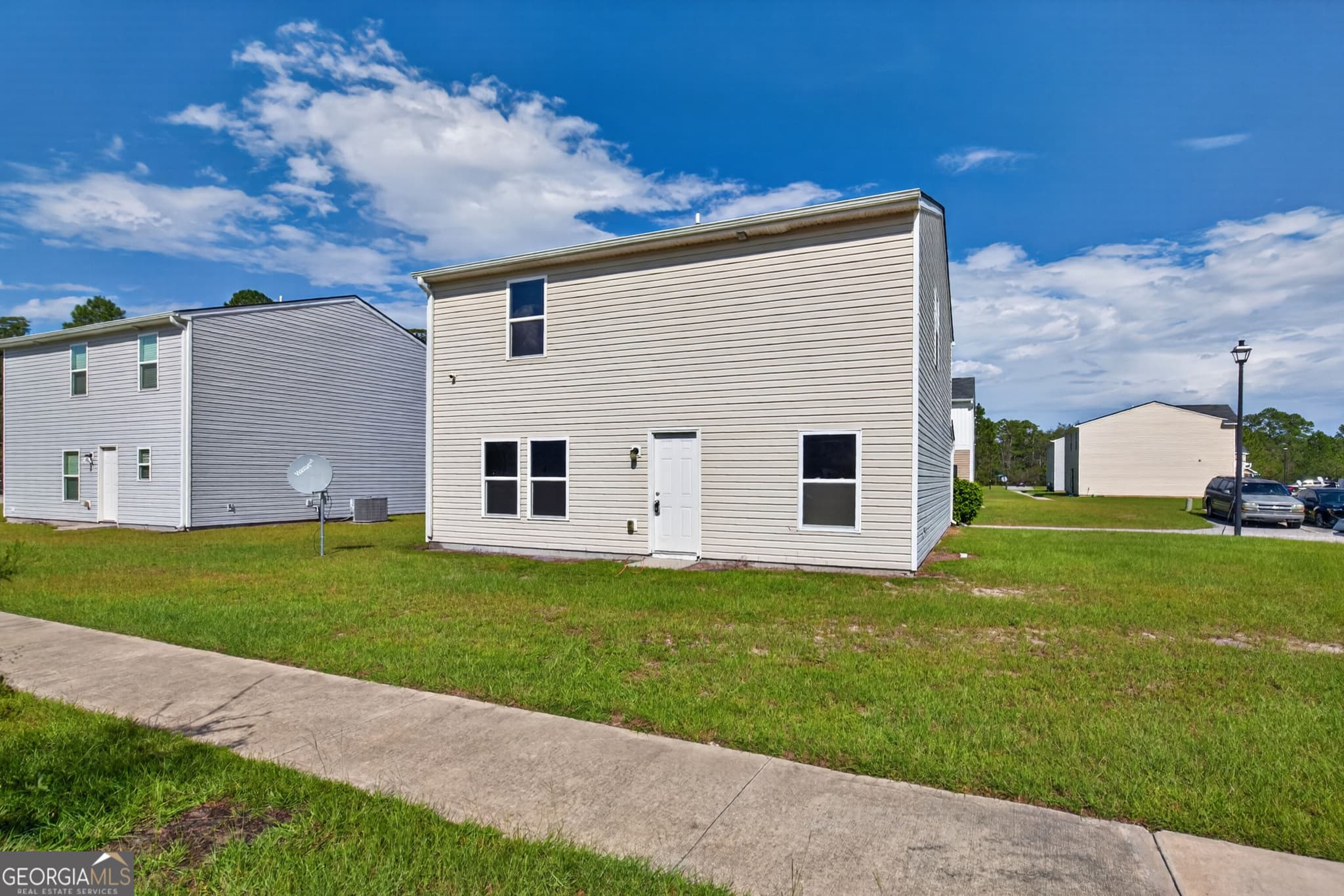 4 bedroom, 2.5 bathroom, 1,800 sq ft single family residence for sale at 215 Barbour Lane, Hinesville, GA 31313 — photo 4