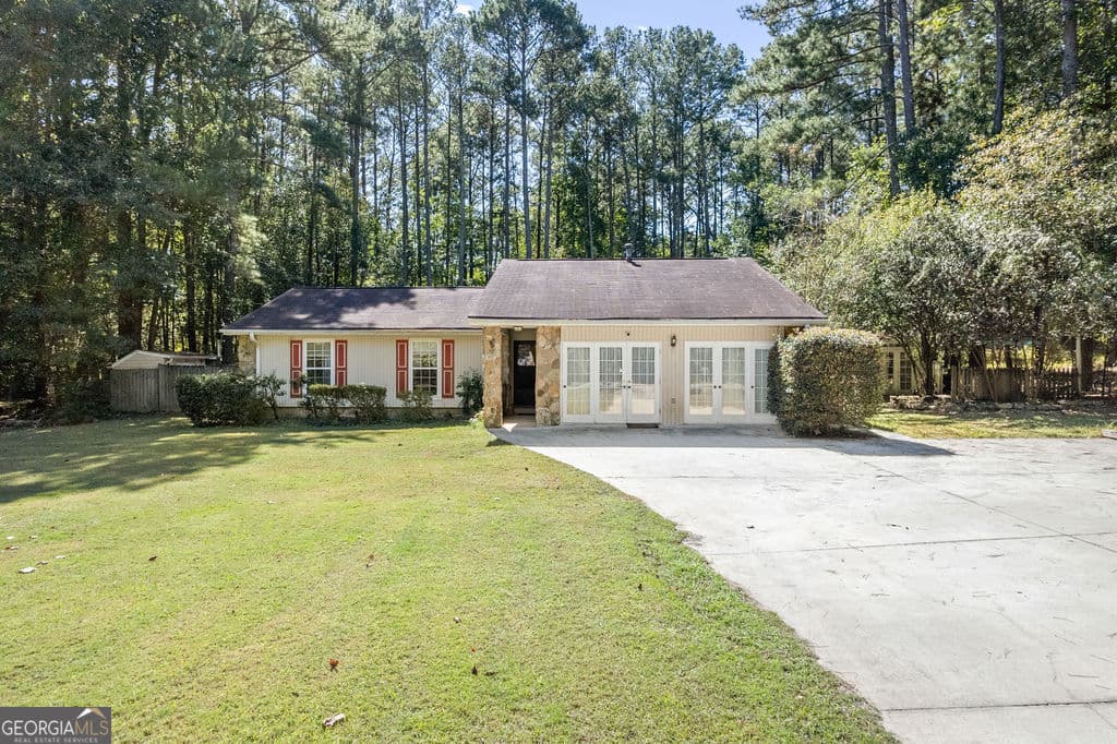 3 bedroom, 2 bathroom, 2,203 sq ft single family residence for sale at 145 Pine Trail Road, Fayetteville, GA 30214