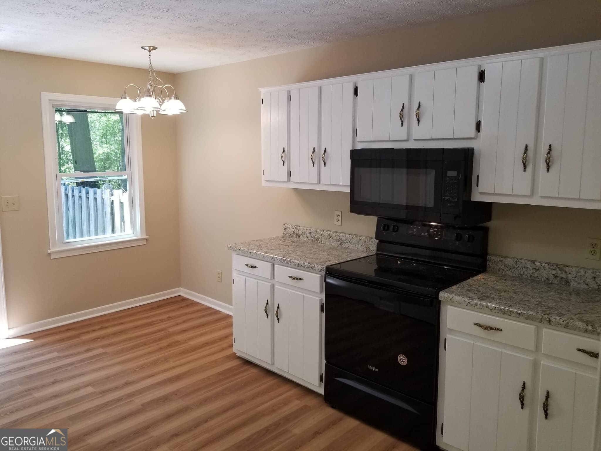 2 bedroom, 1 bathroom, 1,025 sq ft duplex for rent at 923 Old Summerville Road, Rome, GA 30165 for $1,100 a month — photo 3