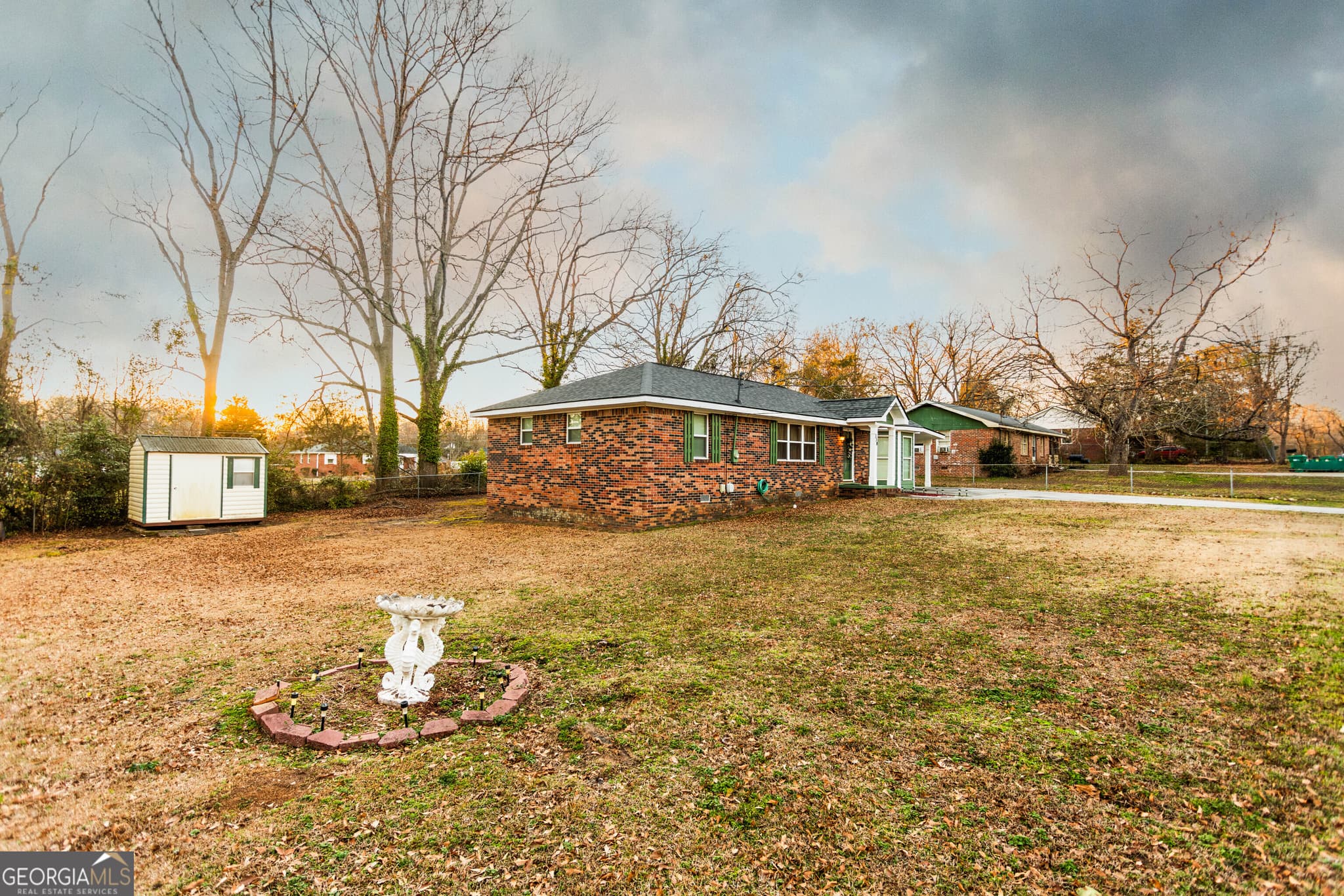 2 bedroom, 1 bathroom, 1,241 sq ft single family residence for sale at 338 Boxwood Street, Social Circle, GA 30025 — photo 3