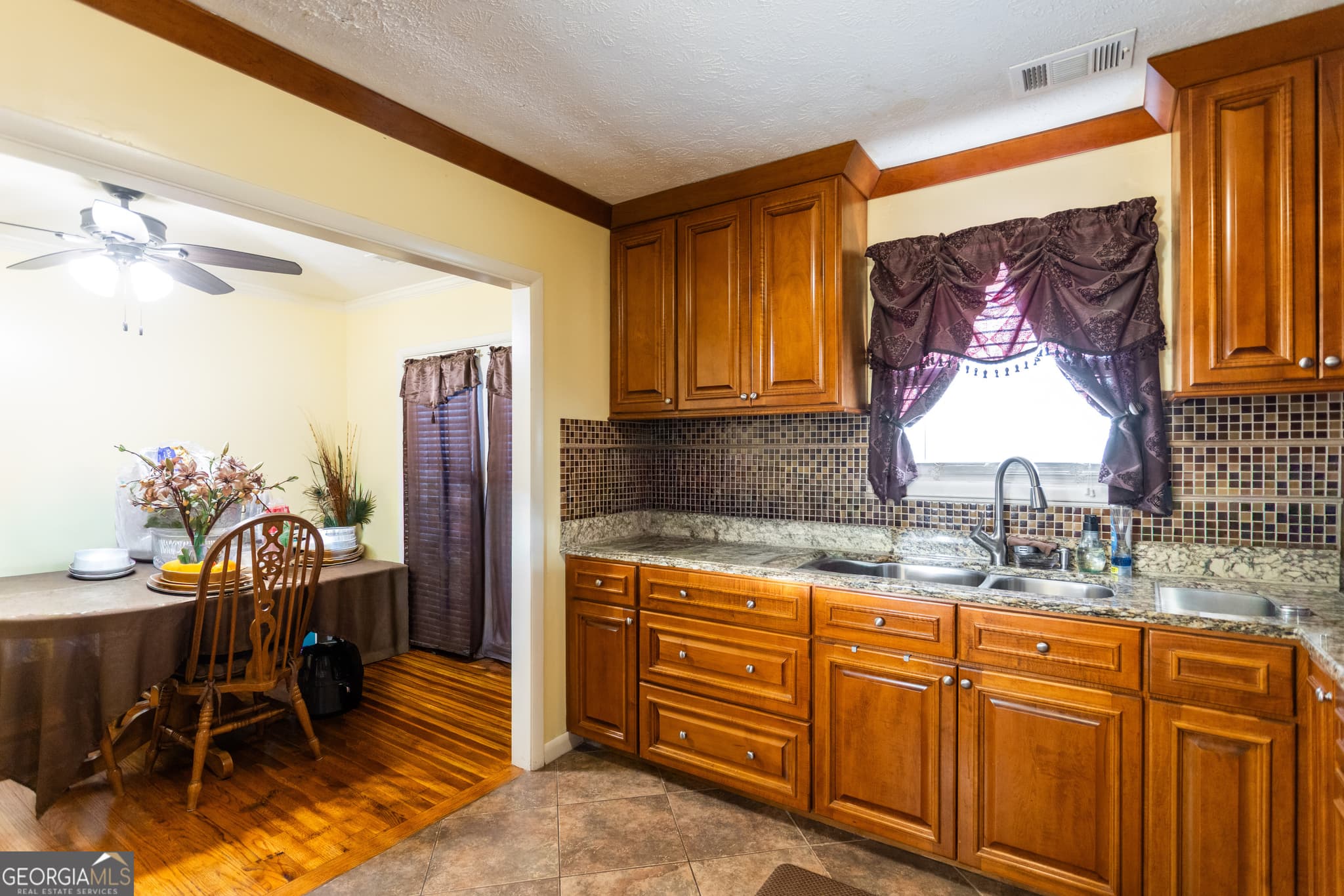 2 bedroom, 1 bathroom, 1,241 sq ft single family residence for sale at 338 Boxwood Street, Social Circle, GA 30025 — photo 8
