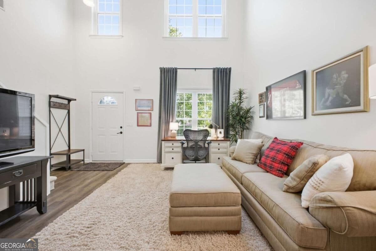 3 bedroom, 2.5 bathroom, 1,840 sq ft townhouse for sale at 202 Kenninghall Lane 30, Smyrna, GA 30082 — photo 6