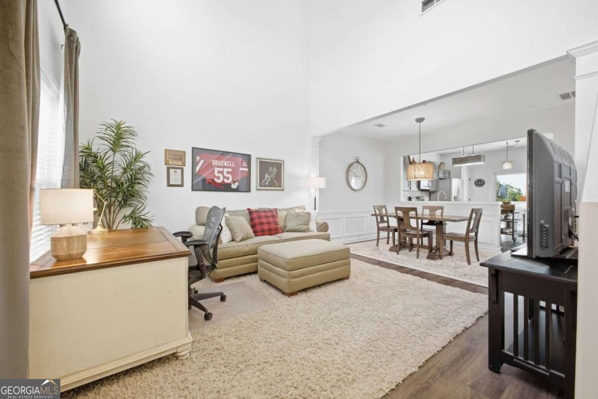 3 bedroom, 2.5 bathroom, 1,840 sq ft townhouse for sale at 202 Kenninghall Lane 30, Smyrna, GA 30082 — photo 3