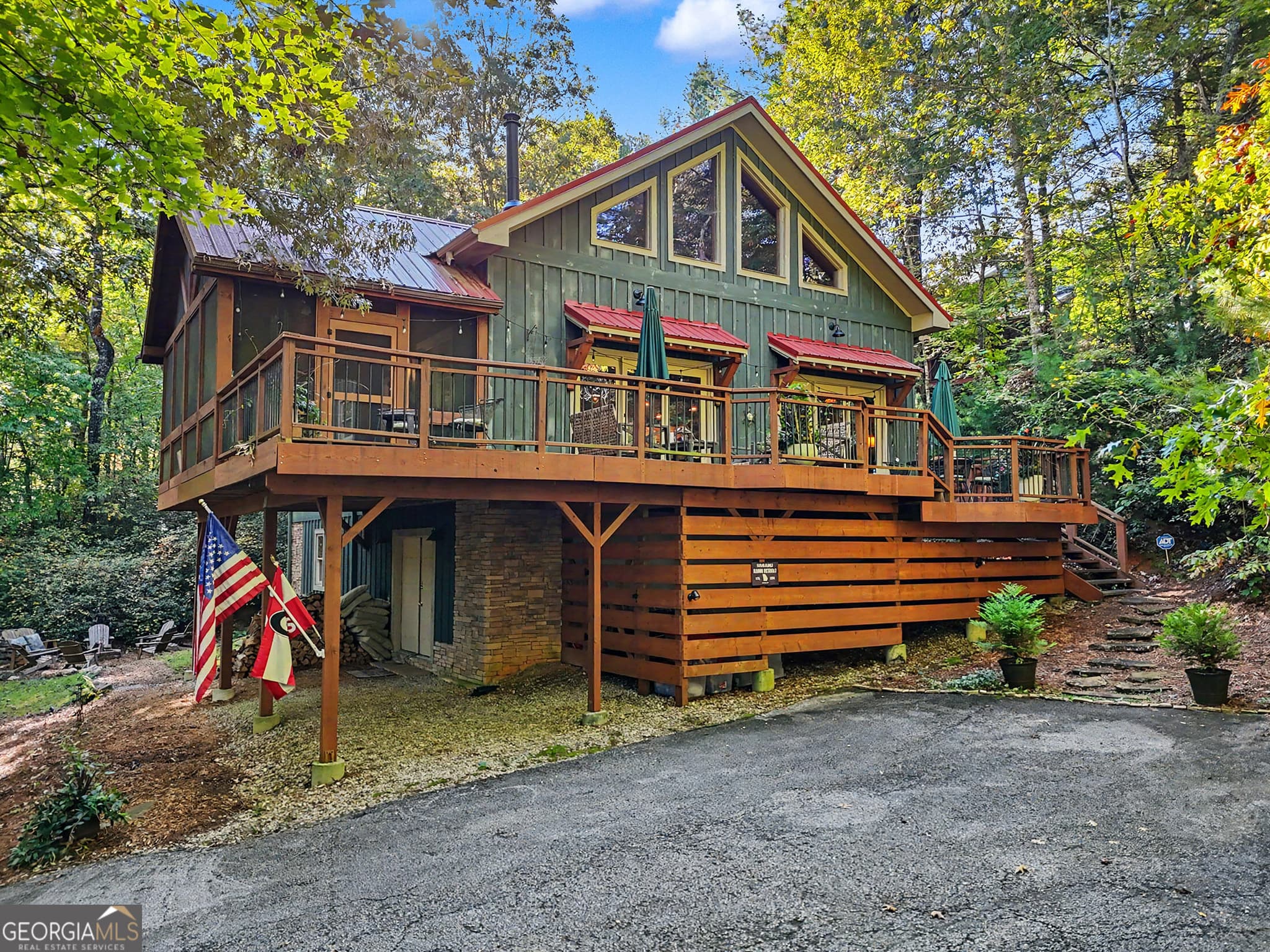 4 bedroom, 3 bathroom, 2,944 sq ft cabin,single family residence for sale at 79 Beachside Lane, Lakemont, GA 30552 — photo 2